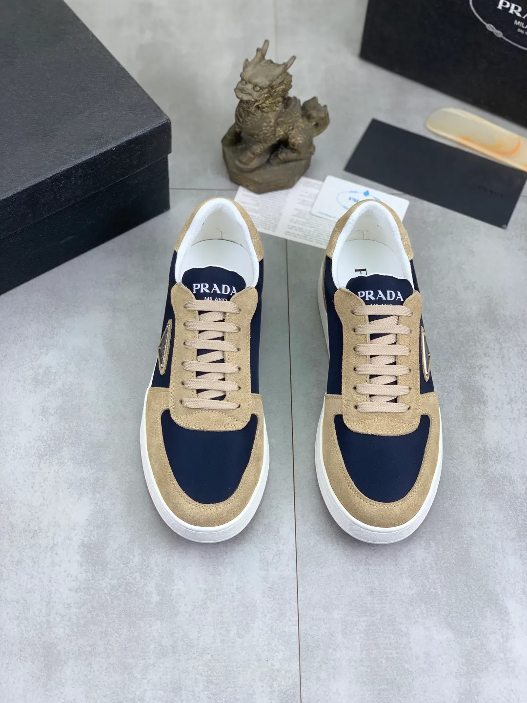 Men's Men's Shoes💰P440💰[New Style] The latest classic model of high-quality PRADA breathable and comfortable men's shoes has been launched on the official website in 1:1 reproduction, synchronized in Hong Kong counters and on the same catwalk; all made of calfskin with breathable mesh fabric ➕Imported soft and comfortable sheep Leather lining, 🍡🍡original 1:1 rubber outsole, non-slip and wear-resistant; comfortable to wear, attractive style, fine workmanship, and simple and neat shoe last, showing a man's courage and toughness, 👍size 38 to 44; 5️⃣colors🉑️ to choose from